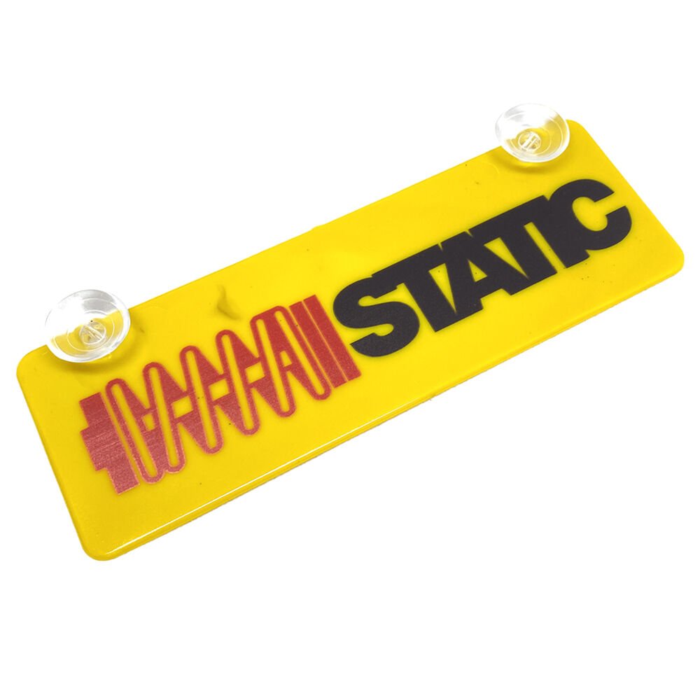 STATIC Kırmızı Siyah Yazılı Sarı Dekor Plaka Vantuzlu Cam Süsü 22x7.5cm