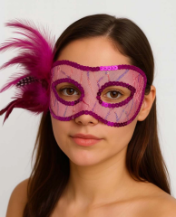Fuşya Renk Yandan Tüylü Pul Payet İşlemeli Parti Maskesi 23x12 Cm
