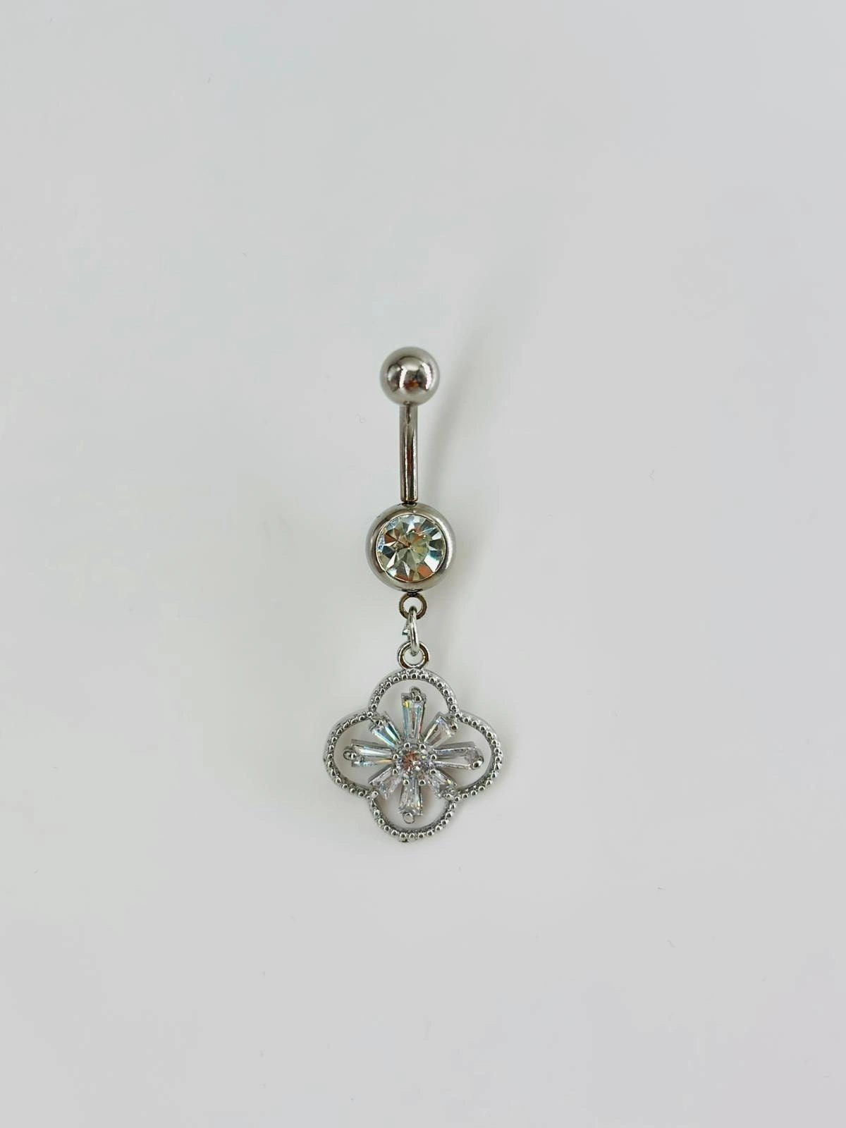 Çiçek Detaylı Göbek Piercing
