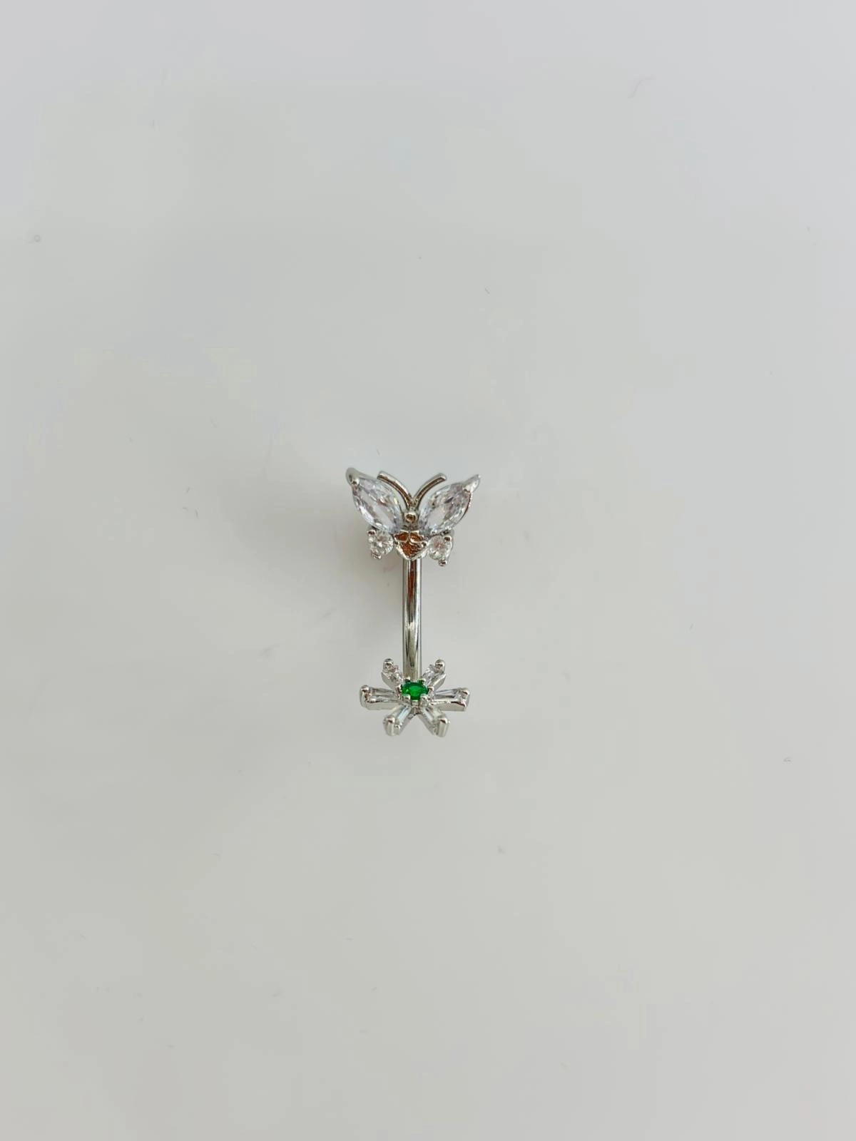 Çiçek Ve Kelebek Detaylıgöbek Piercing