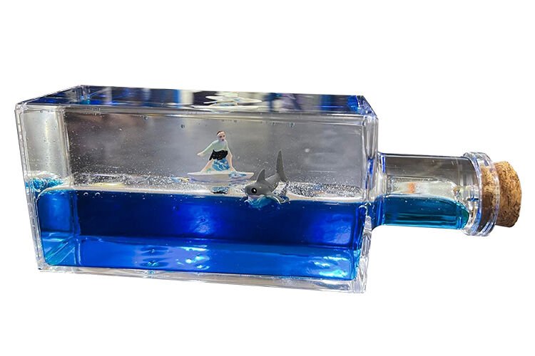 Sörfçü Figürlü Şişe İçinde Batmayan Gemi