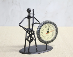 Metal Saatli Keman Çalan Müzisyen Alk4333