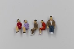 Maket Boyalı Oturan İnsan - 1/50