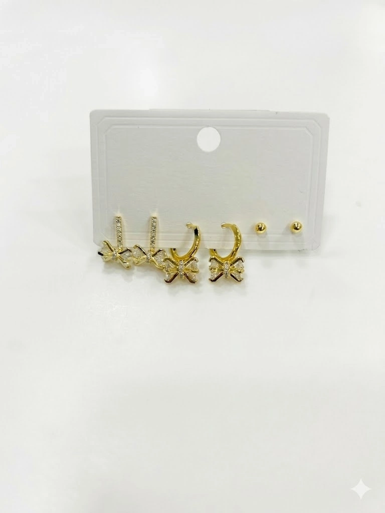 Fiyonk Detaylı Sallantılı Altılı Küpe