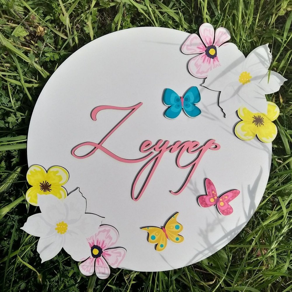 Çiçek ve Kelebek Konseptli Kişiye Özel İsimli Ahşap Pano
