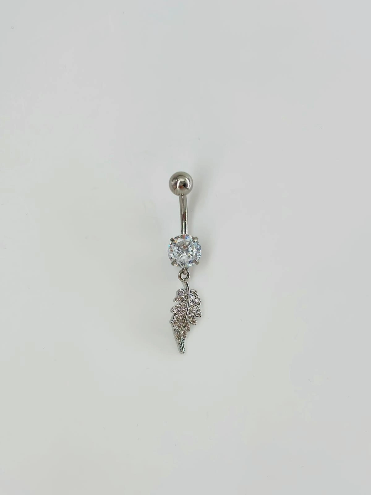 Yaprak Detaylı Sallantılı Göbek Piercing
