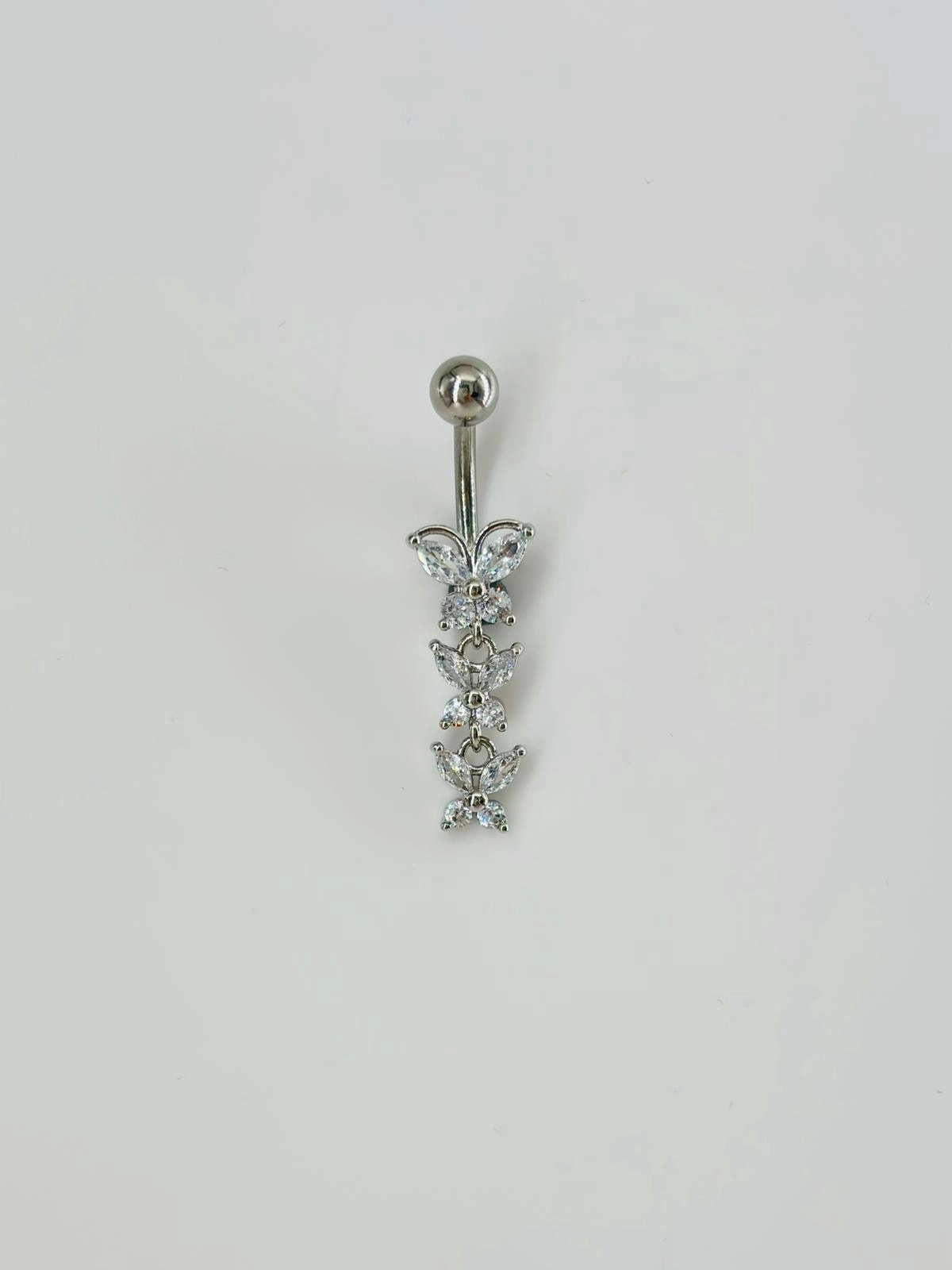 Kelebek Detaylı Sallantılı Göbek Piercing