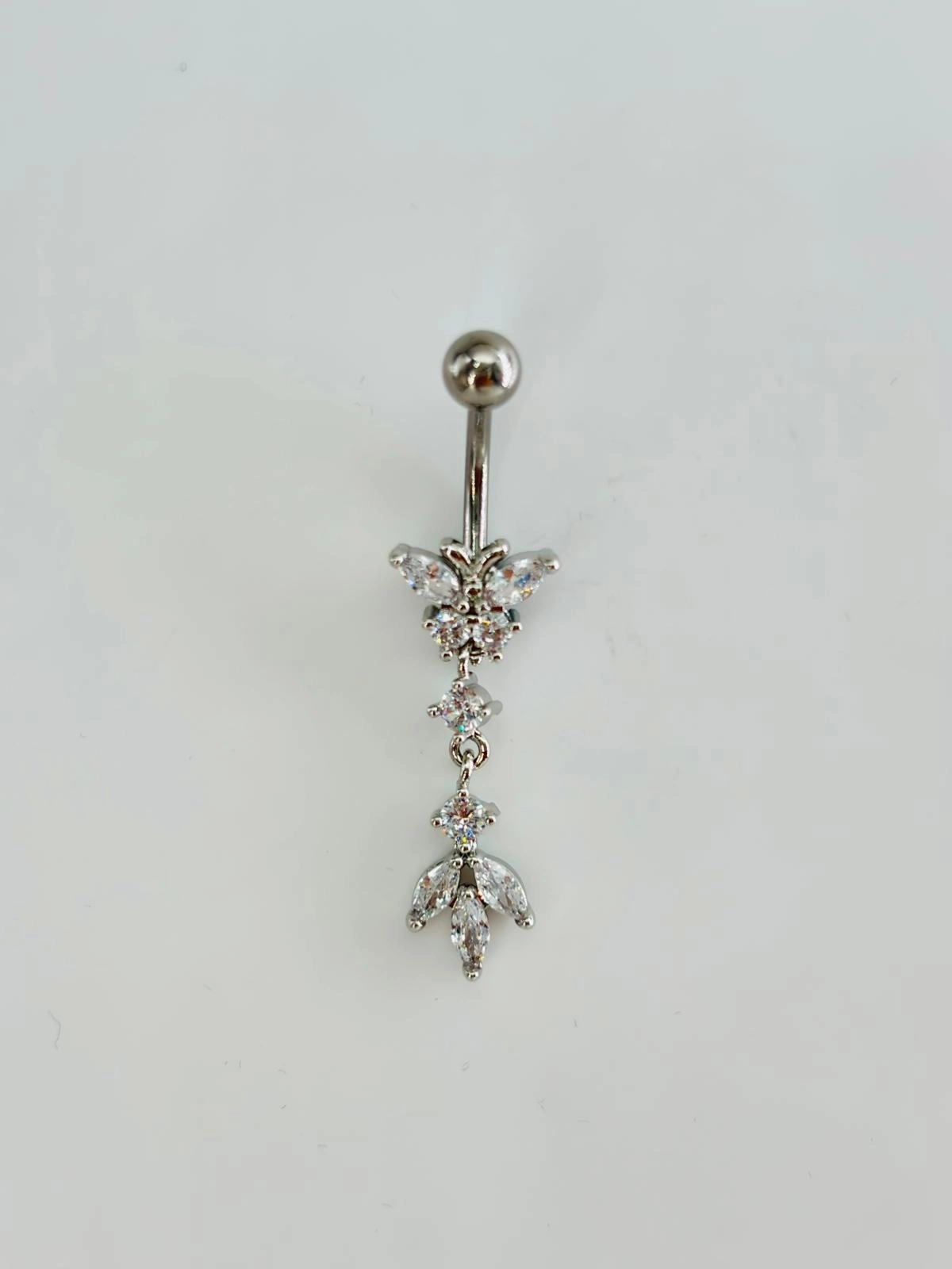 Kelebek Detaylı Sallantılı Göbek Piercing